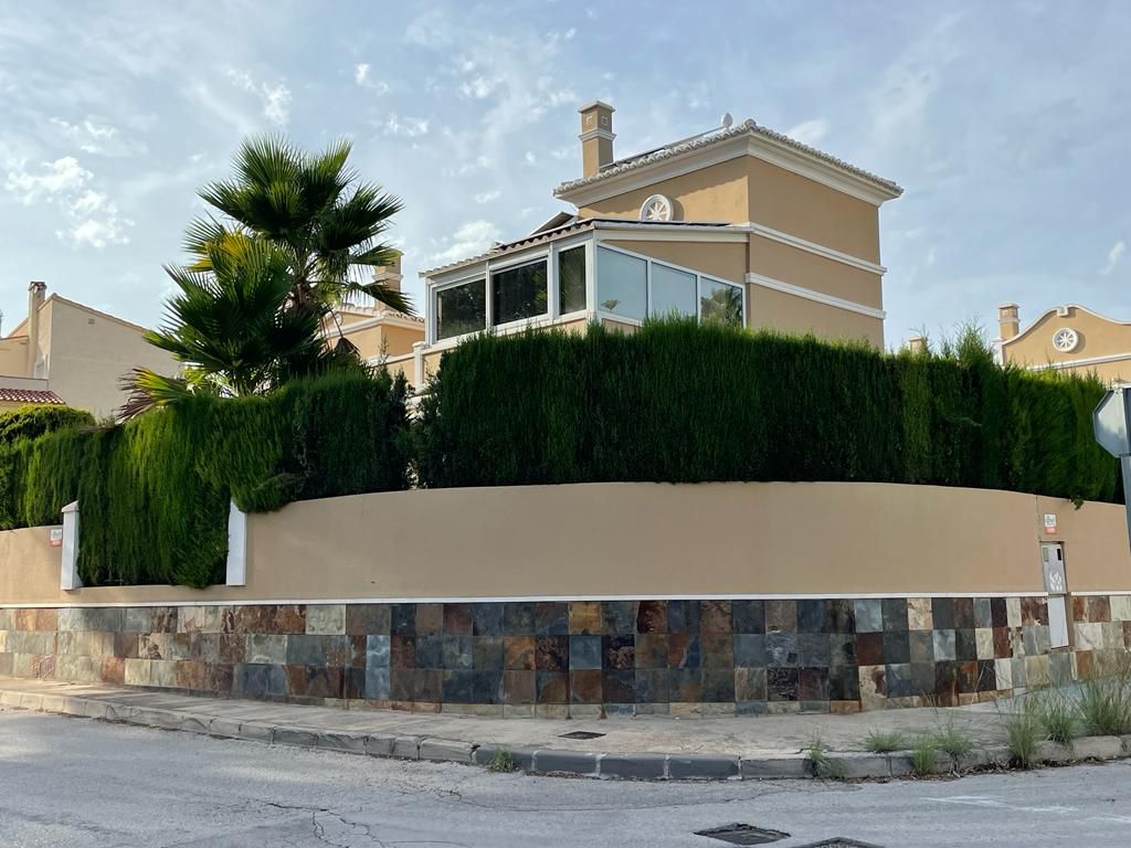 Villa unter Verkauf unter Cometa II, Calpe, Alicante