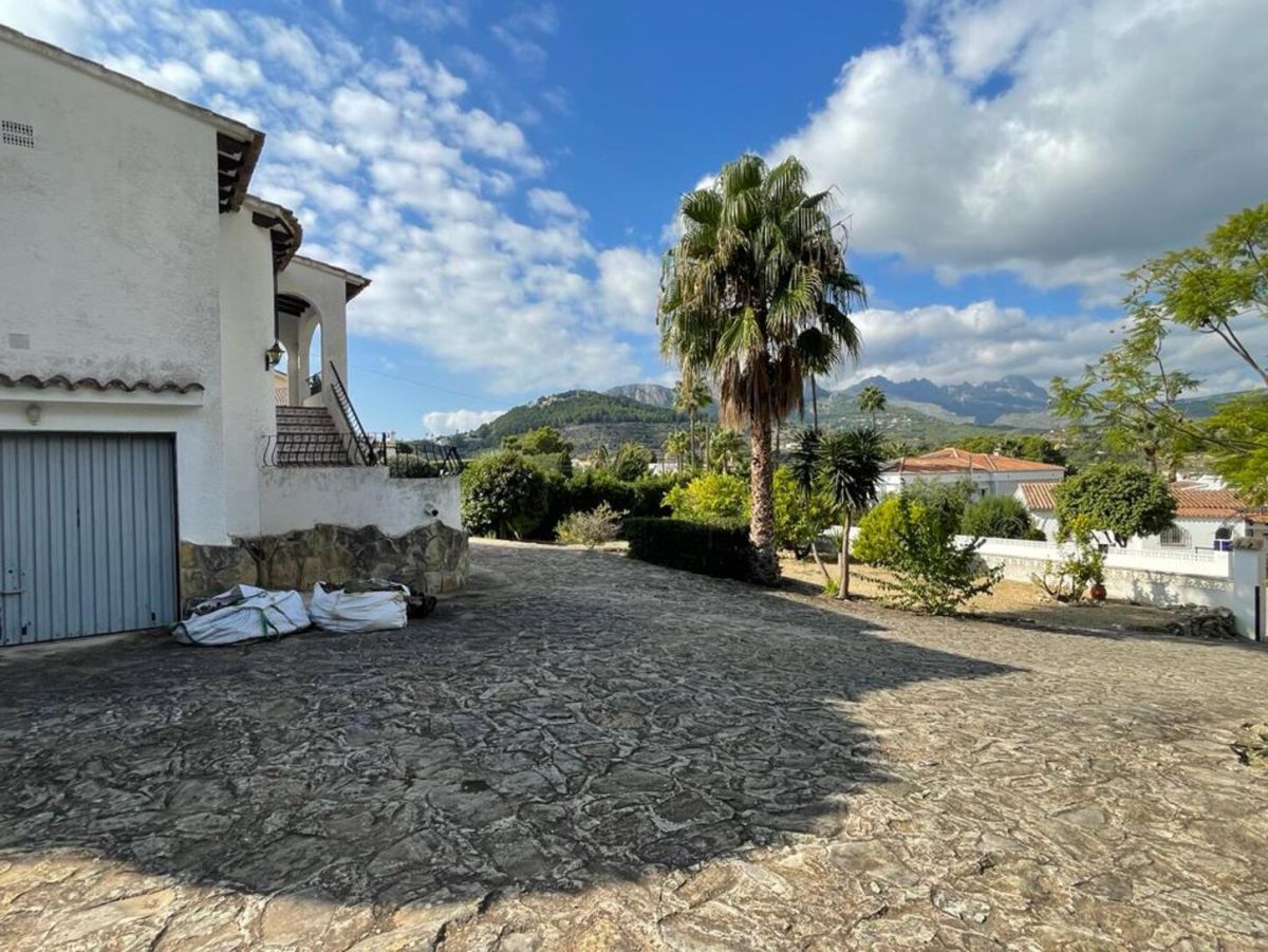 Villa unter Verkauf unter Empedrola, Calpe, Alicante